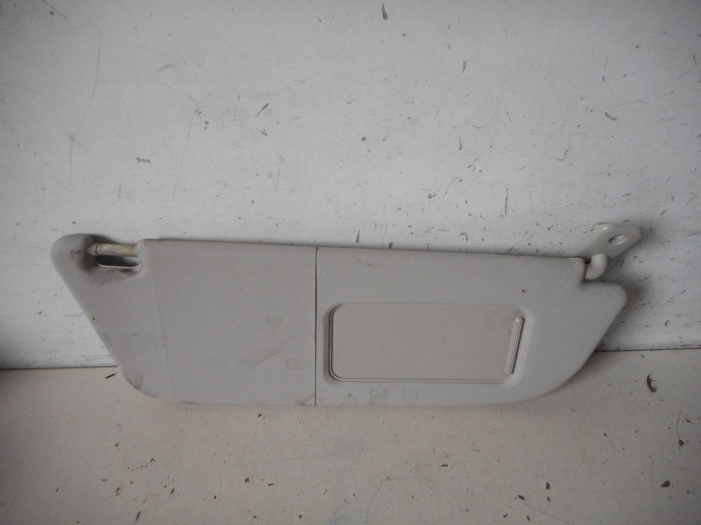 Aletta parasole parabrezza dx.